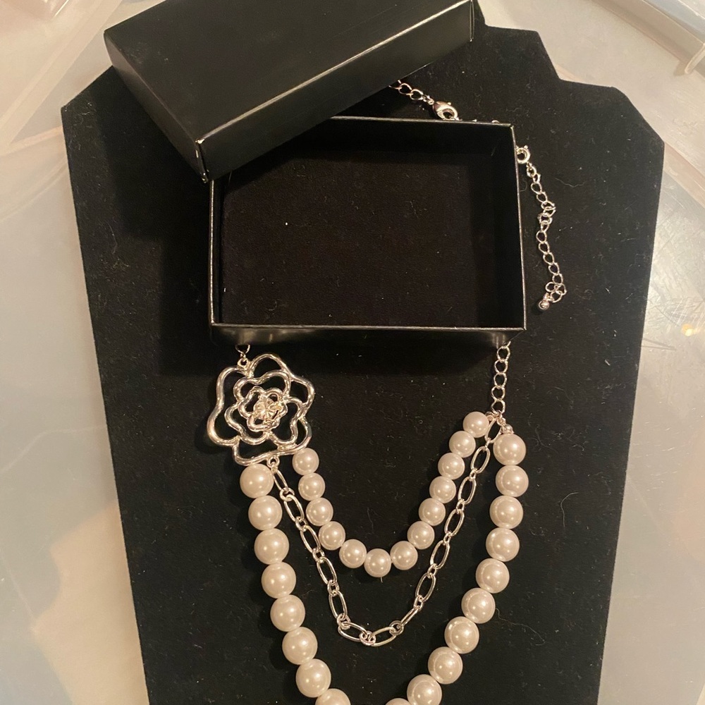 Pearlesque necklace - Picture 4 of 5